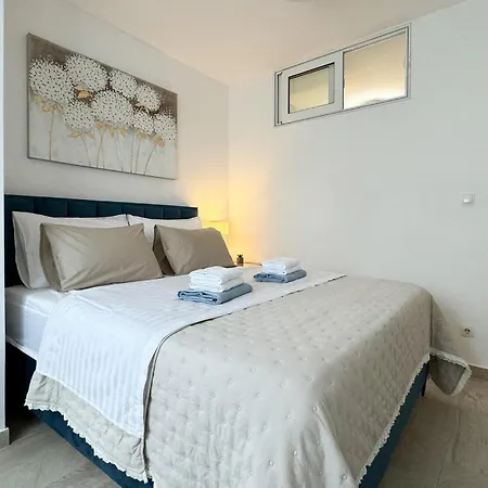 Apartment 2 Bedroom Stunning Apartment In Split *