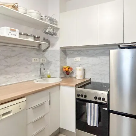 2 Bedroom Stunning Apartment In Split *