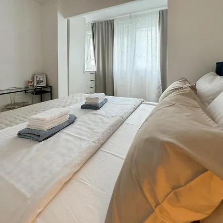 2 Bedroom Stunning Apartment In Split Apartment *