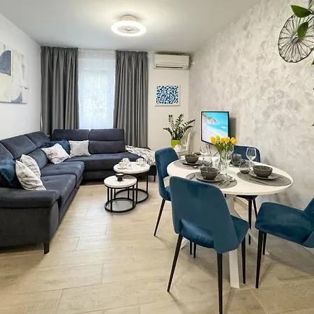 2 Bedroom Stunning Apartment In Split *