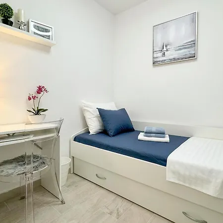 Apartment 2 Bedroom Nice Apartment In Split *